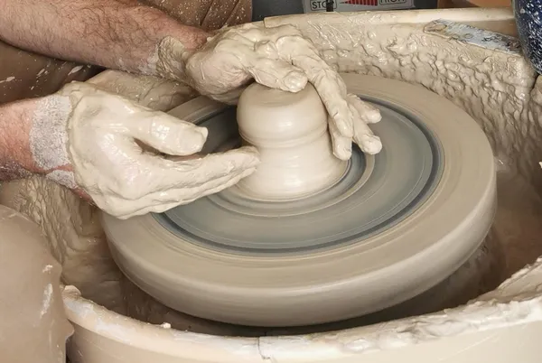 Initiez-vous au tour de potier