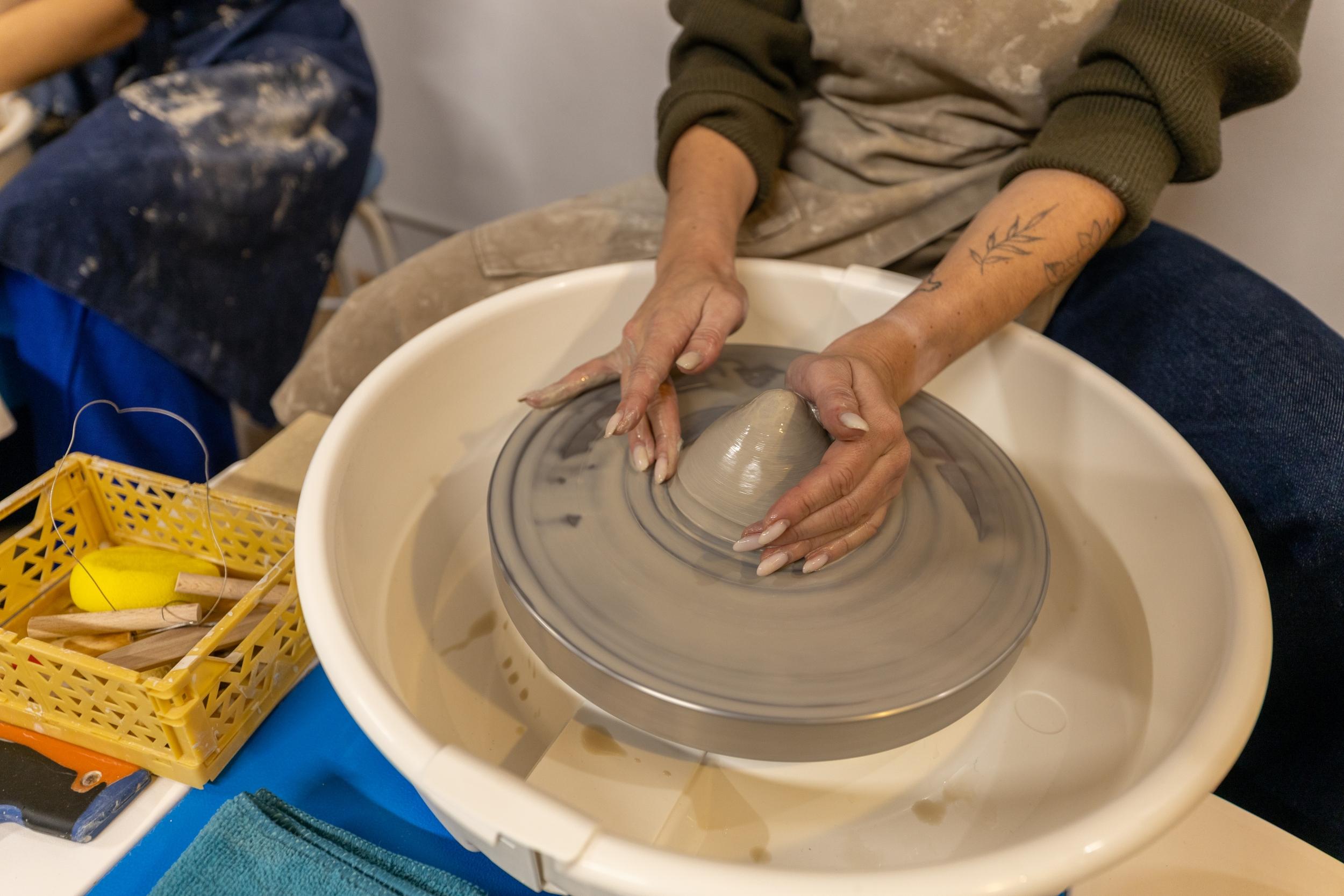 Initiez-vous au tour de potier avec Victoria - Image n°7 - Wecandoo