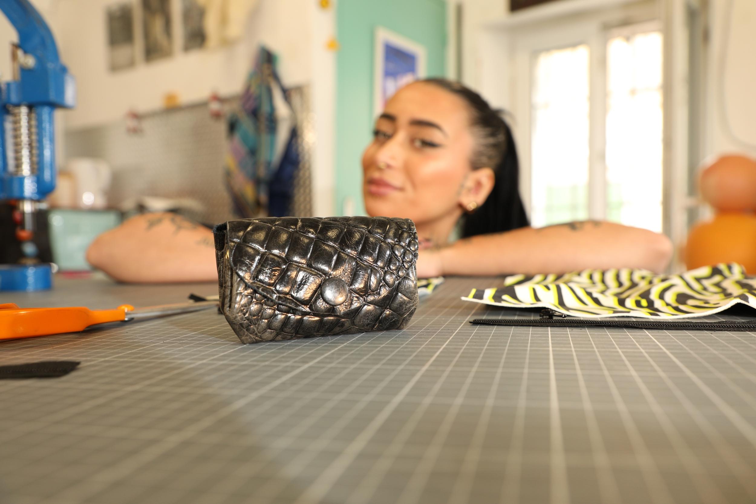 Réalisez votre trio de pièces en cuir recyclé avec Laetitia - Image n°3 - Wecandoo