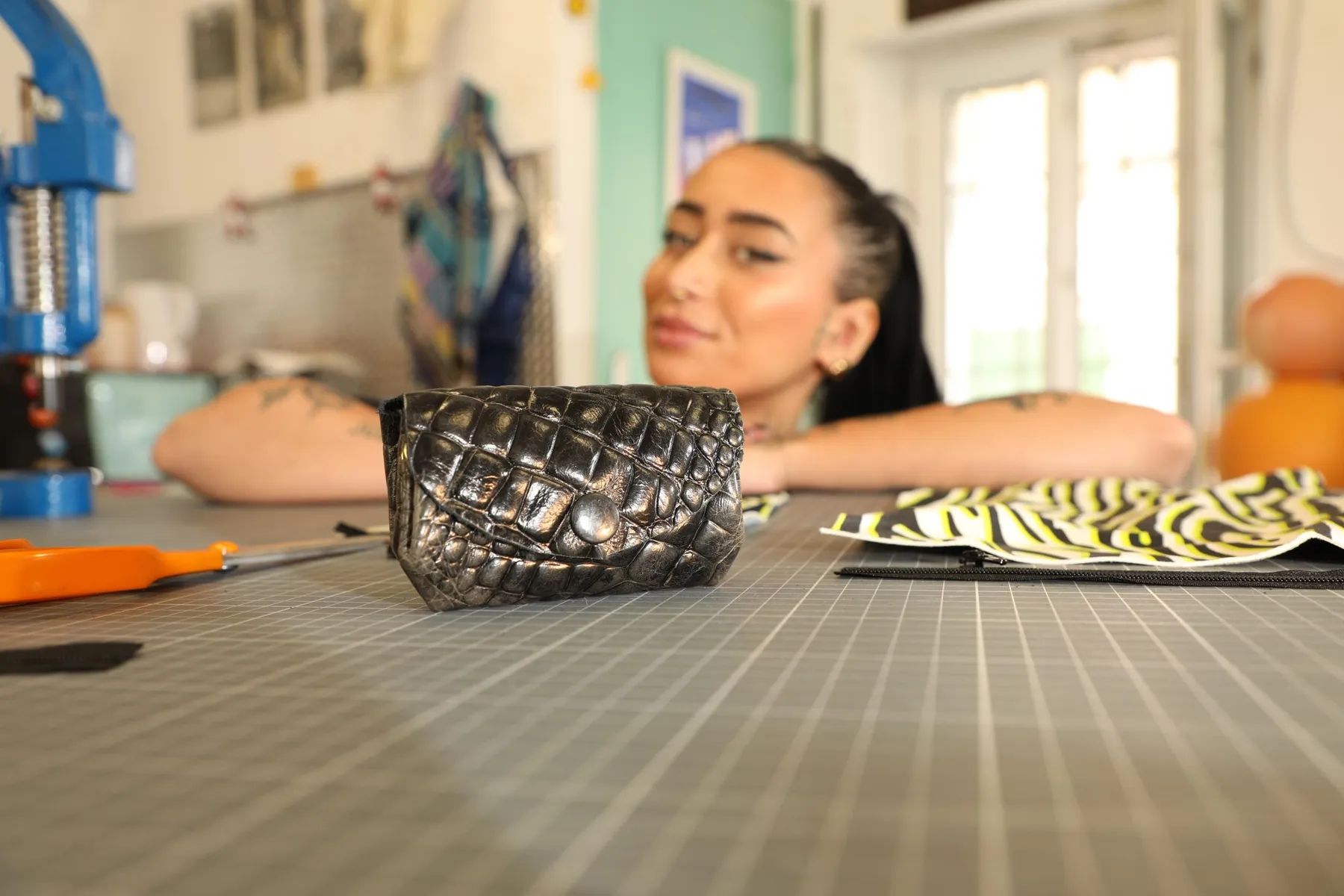 Réalisez votre trio de pièces en cuir recyclé avec Laetitia - Image n°3 - Wecandoo