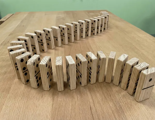 Dominos-min (1).jpg - Wecandoo