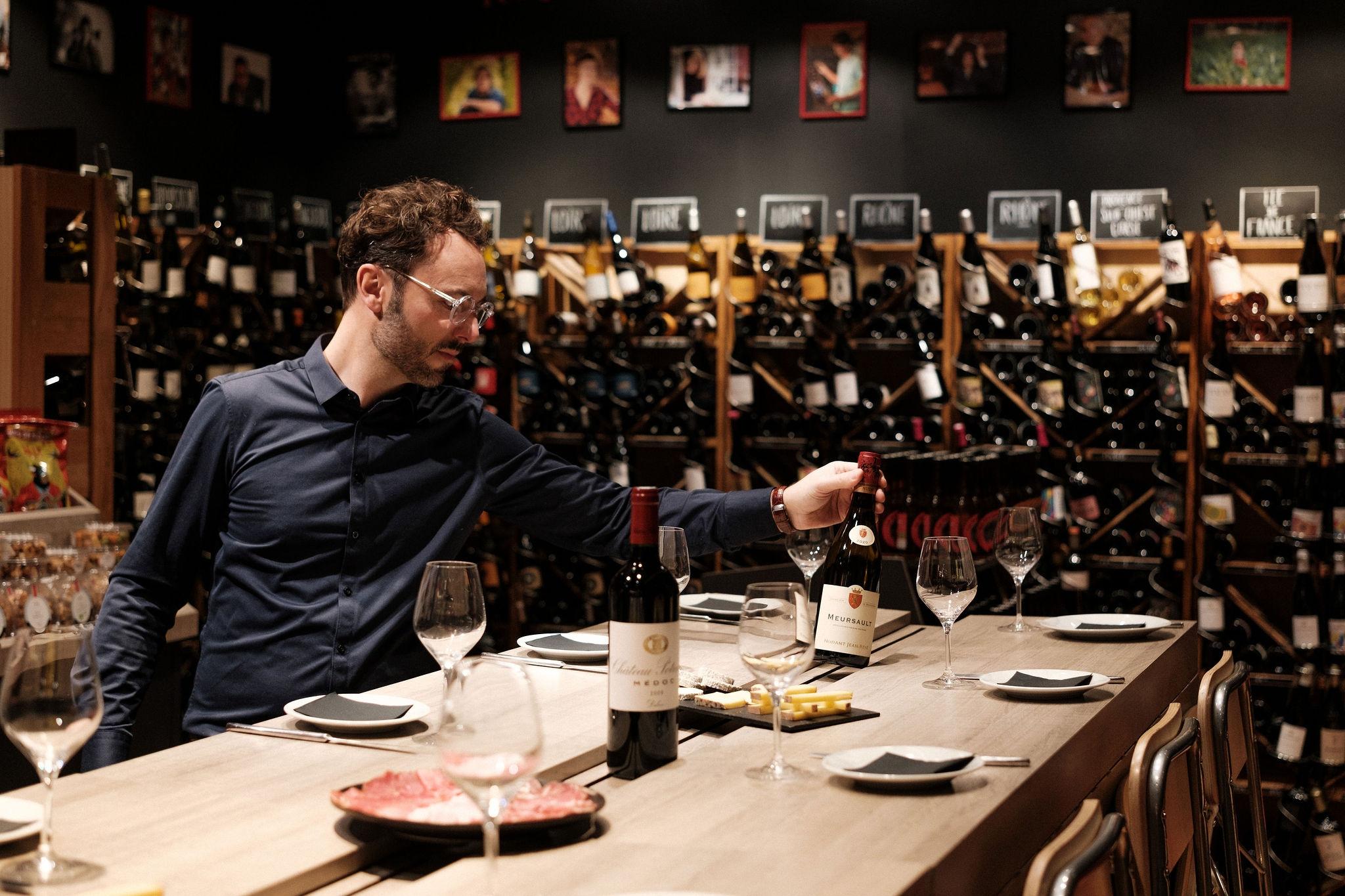 Laissez-vous surprendre lors d’une dégustation de vins, fromages et charcuteries avec Loïc - Image n°4 - Wecandoo