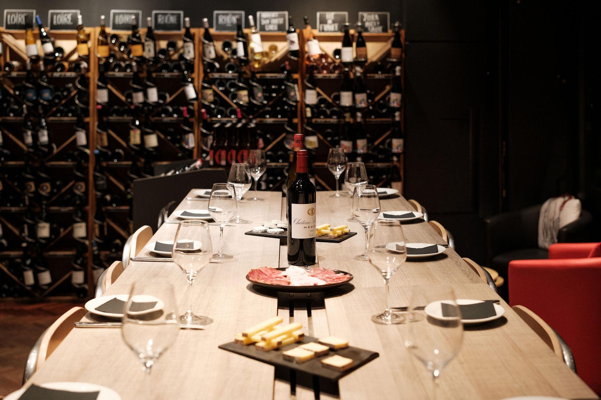 Laissez-vous surprendre lors d’une dégustation de vins, fromages et charcuteries avec Loïc - Image n°9 - Wecandoo