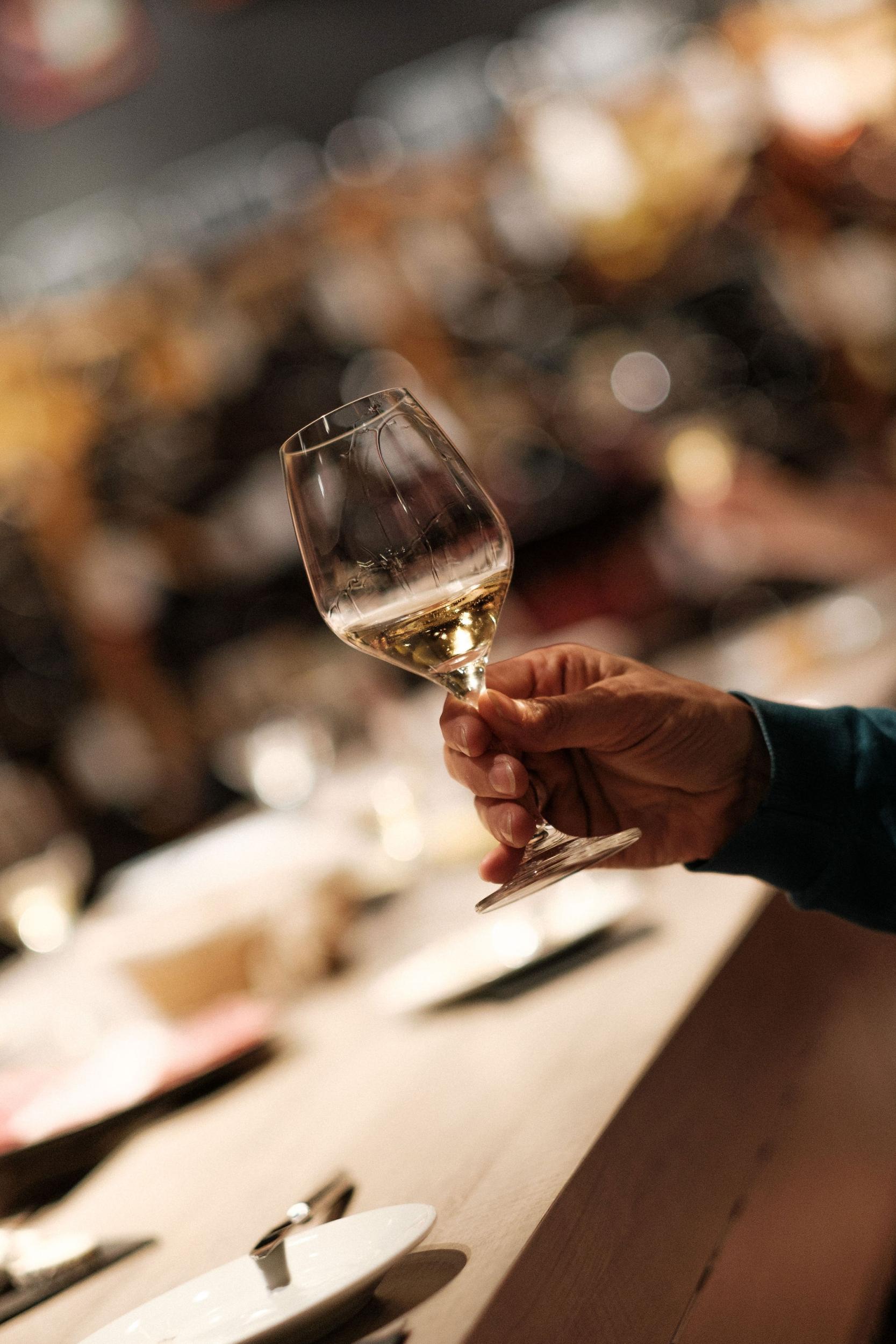 Plongez dans l'univers du champagne et autres bulles avec Loïc - Image n°6 - Wecandoo