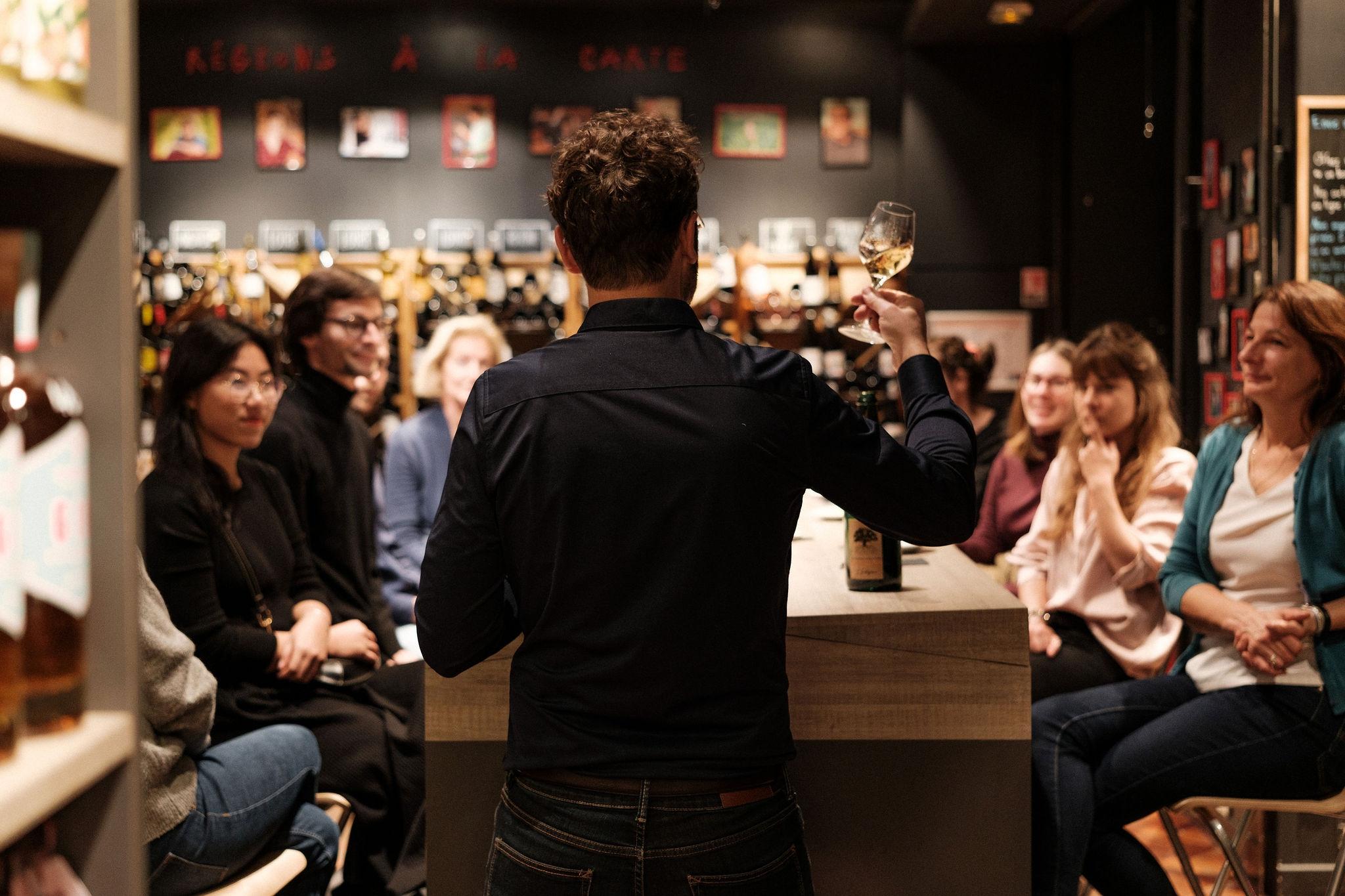 Laissez-vous surprendre lors d’une dégustation de vins, fromages et charcuteries avec Loïc - Image n°6 - Wecandoo