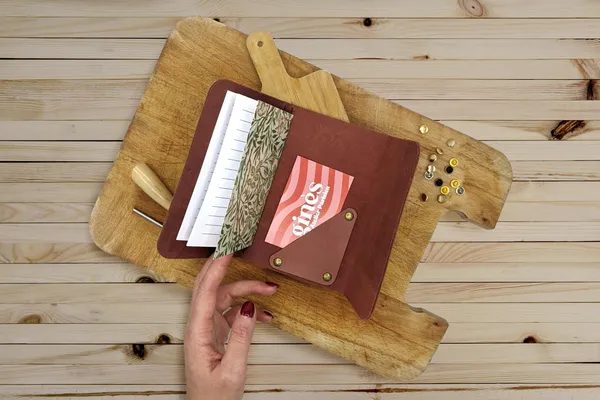Créez votre carnet en cuir personnalisé avec Zoé - Image n°1 - Wecandoo