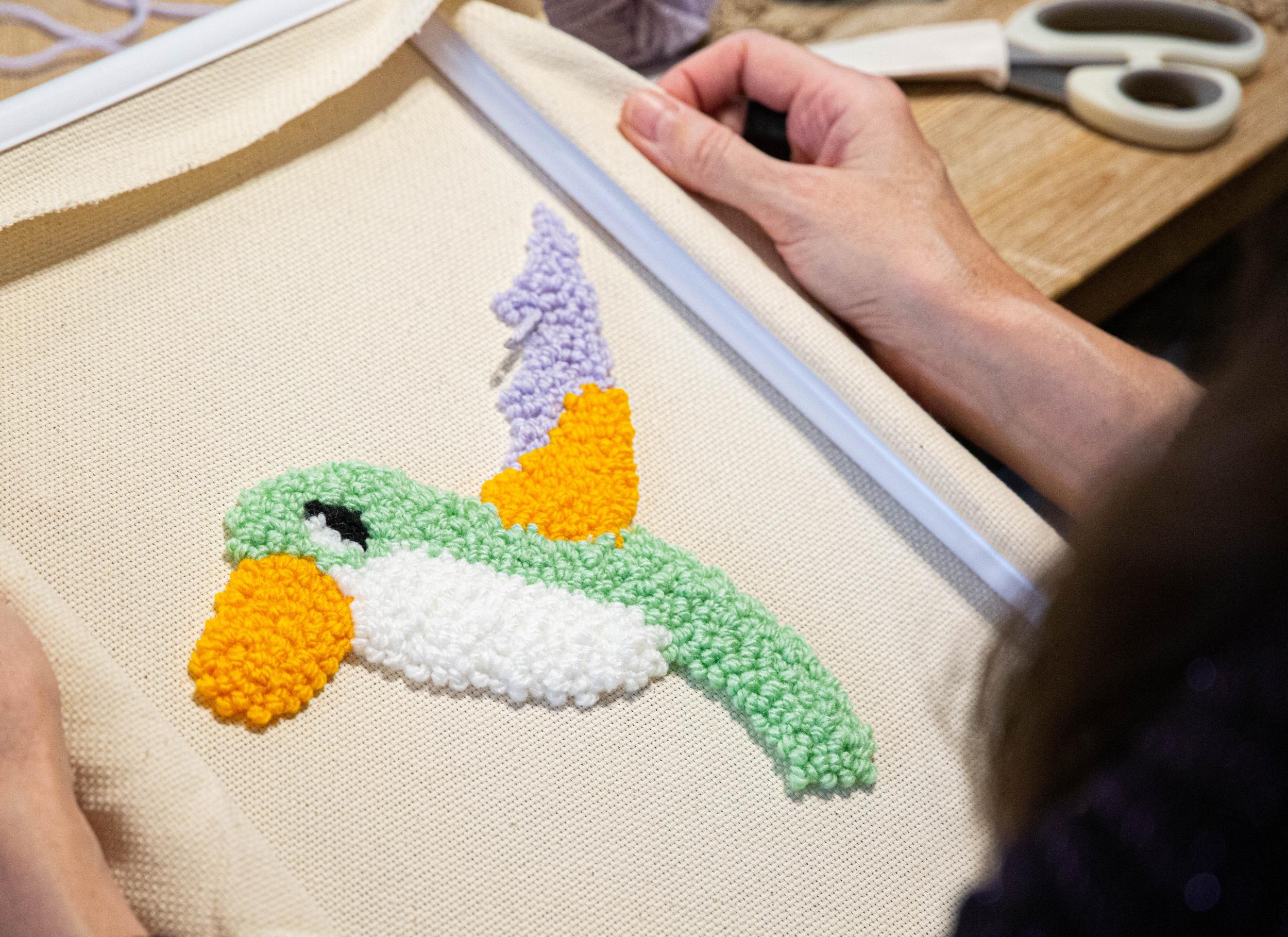 Initiez vous à la technique du punch needle avec Mélanie - Image n°2 - Wecandoo