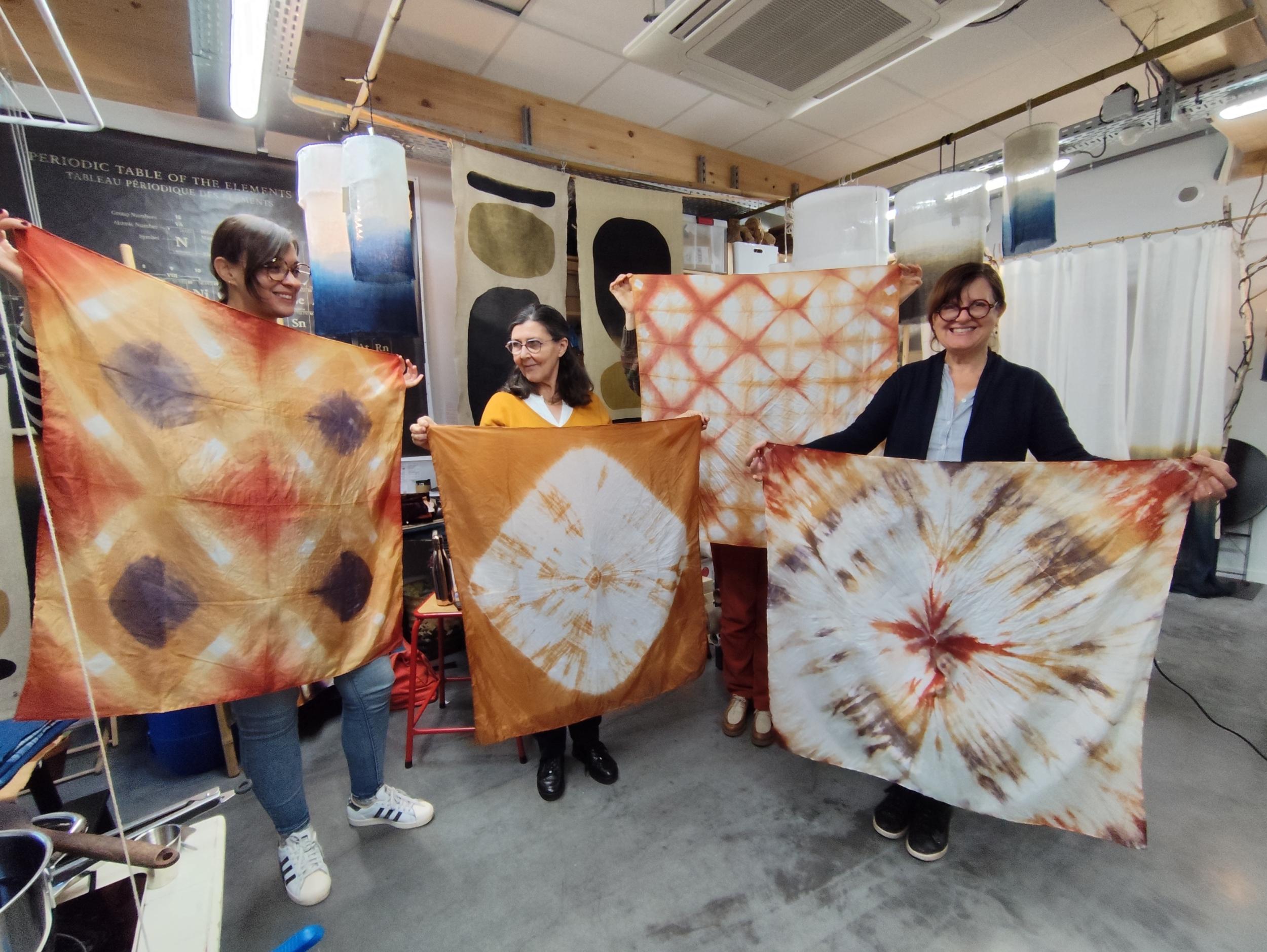 Réalisez votre foulard en soie en teinture végétale avec Kasia - Image n°2 - Wecandoo