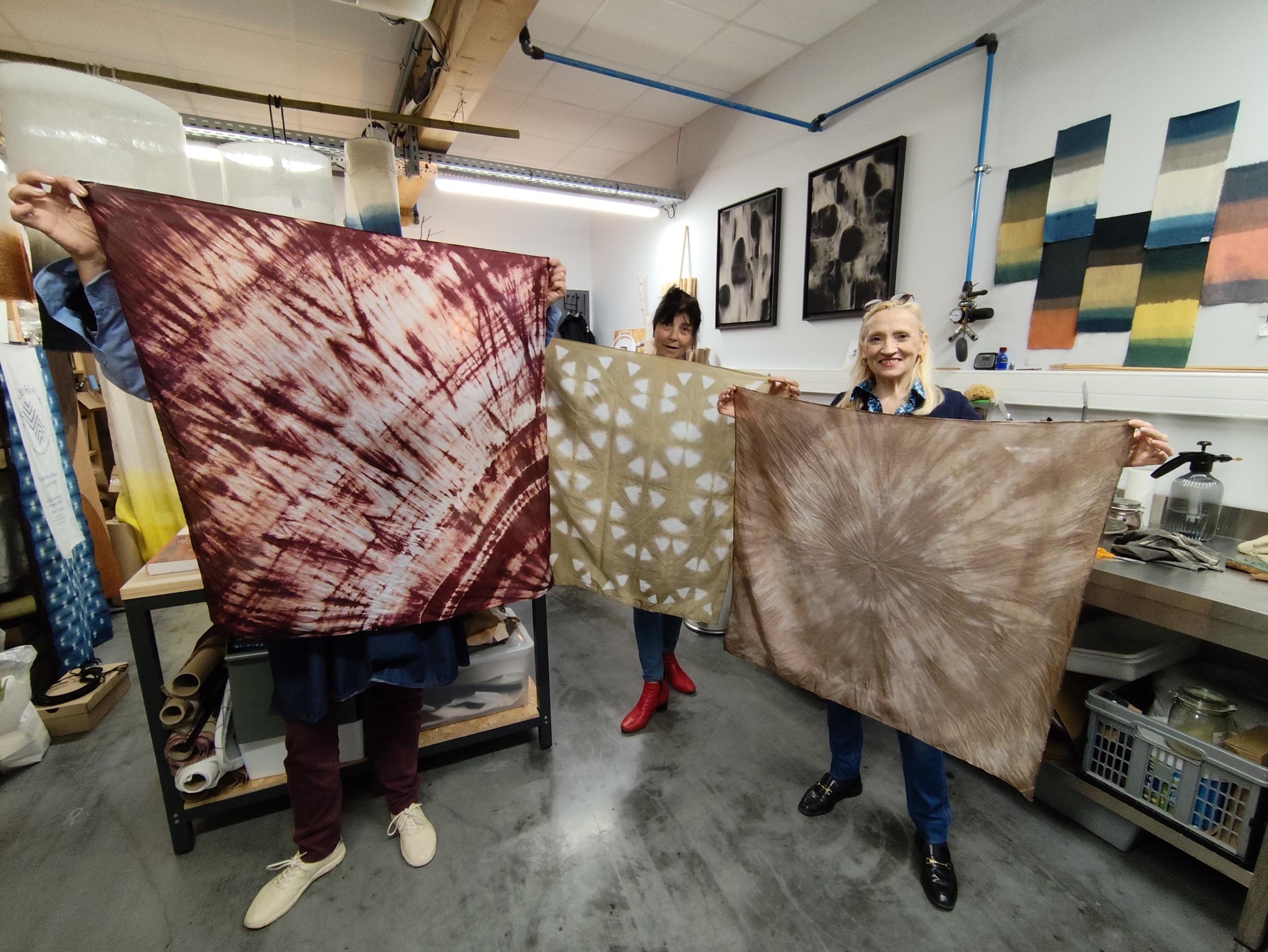 Réalisez votre foulard en soie en teinture végétale avec Kasia - Image n°3 - Wecandoo