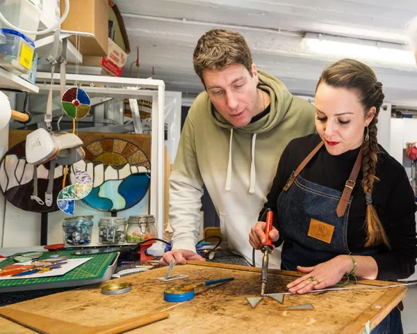 Initiez-vous à l'art du vitrail Tiffany - Image n°3 - Wecandoo