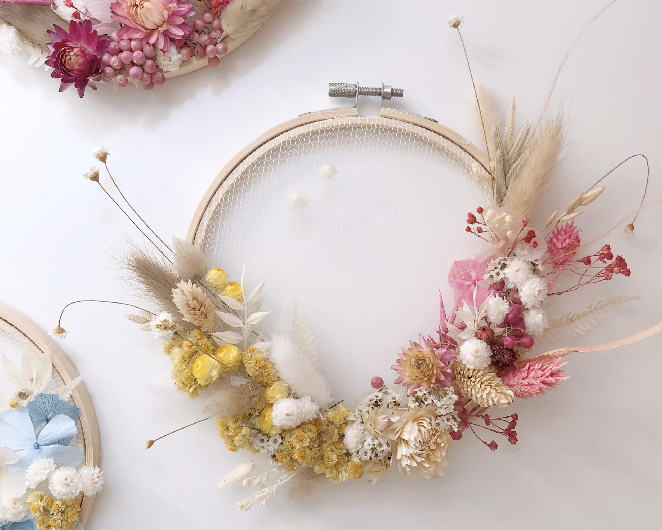 Réalisez une création en fleurs séchées sur tulle avec Amandine - Image n°6 - Wecandoo