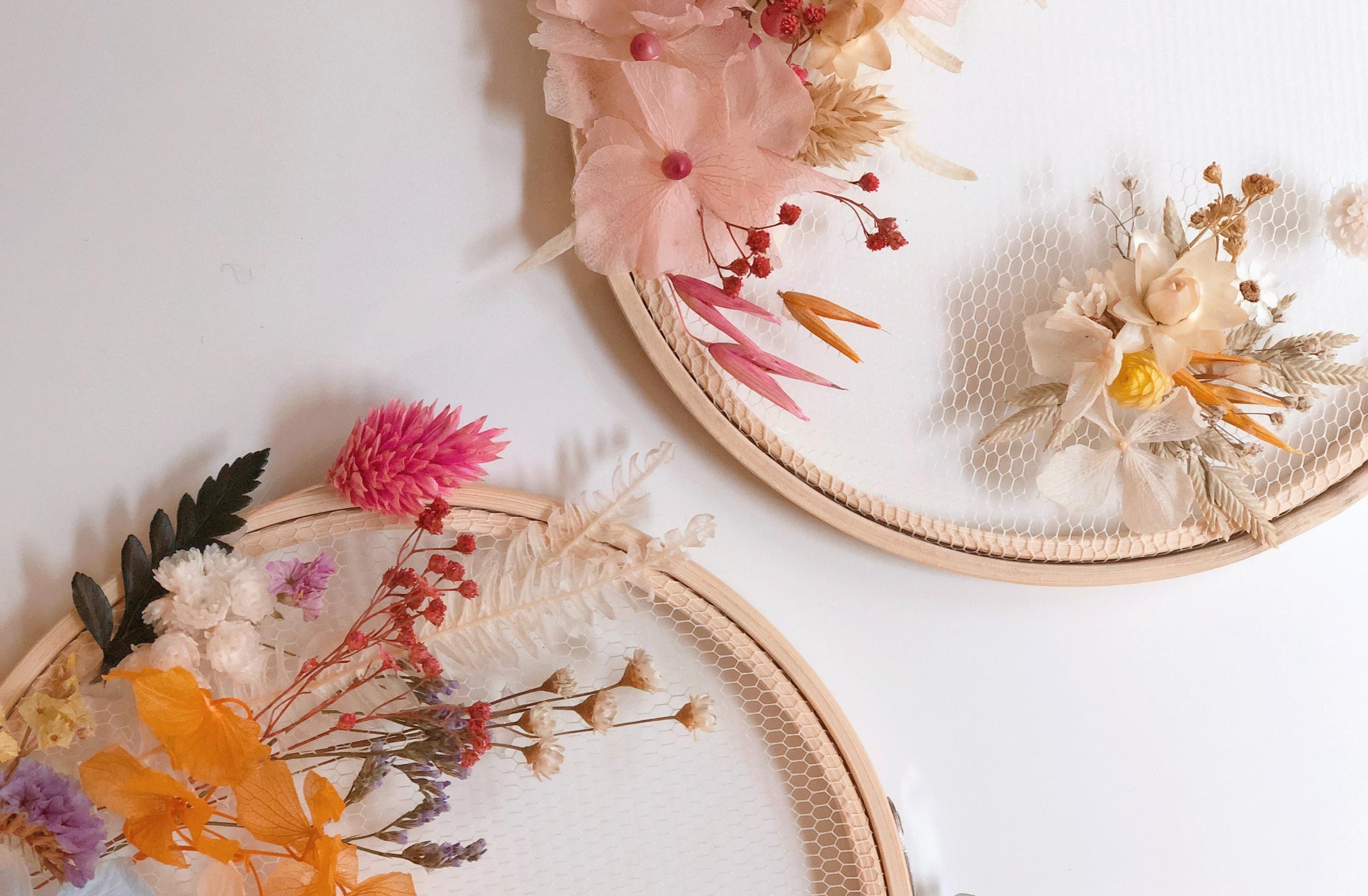 Réalisez une création en fleurs séchées sur tulle avec Amandine - Image n°7 - Wecandoo