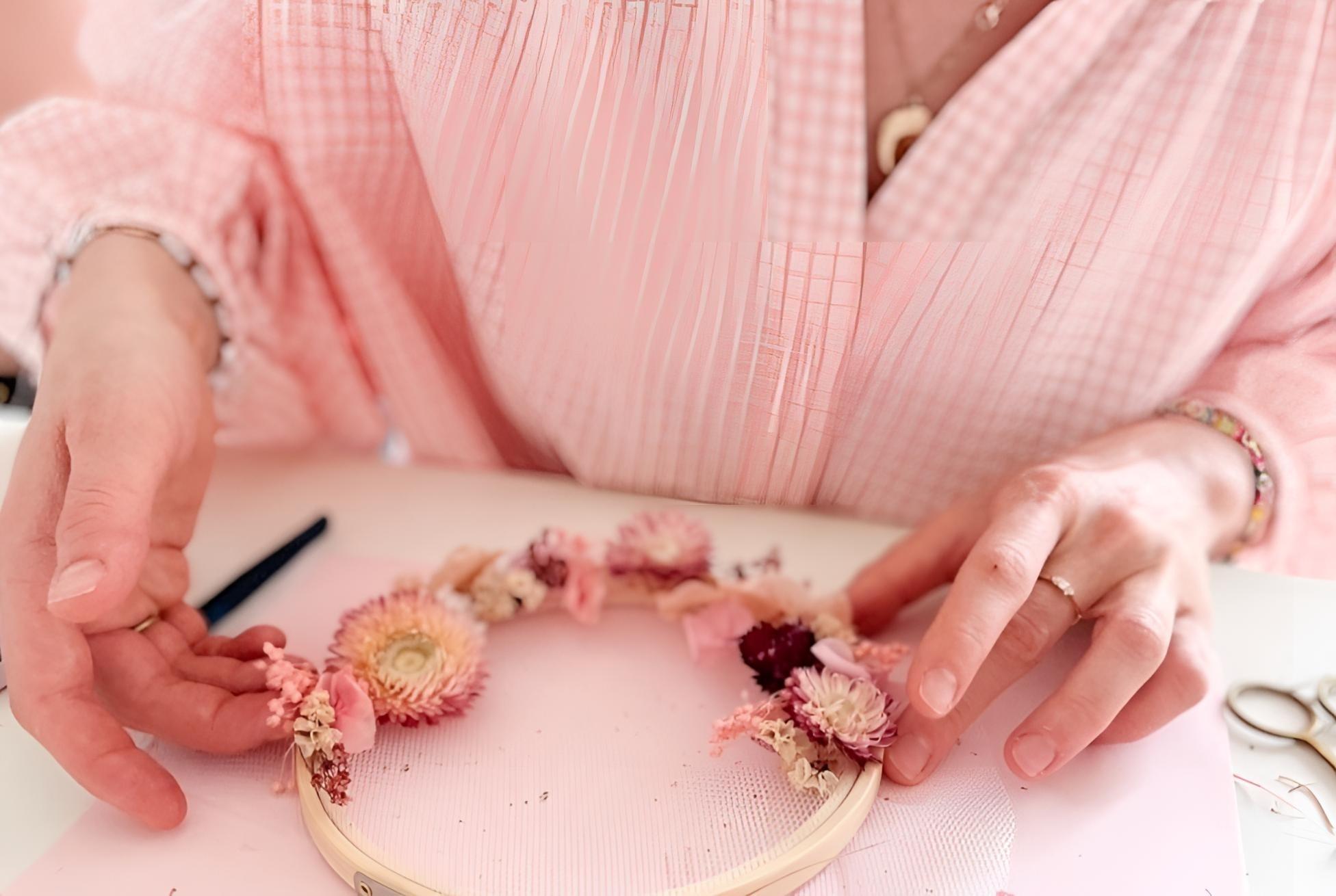 Réalisez une création en fleurs séchées sur tulle avec Amandine - Image n°4 - Wecandoo