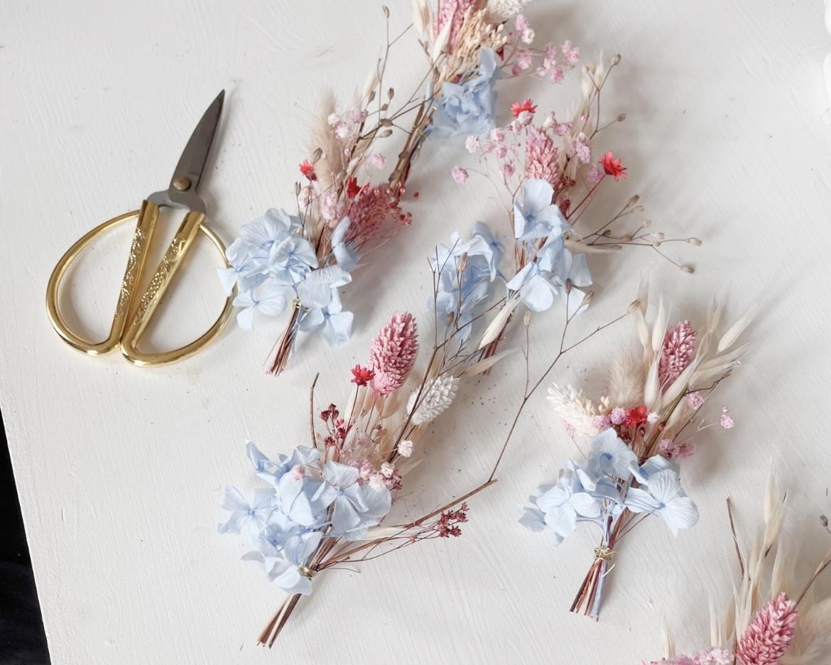 Créez votre miroir décoratif en fleurs séchées avec Amandine - Image n°1 - Wecandoo