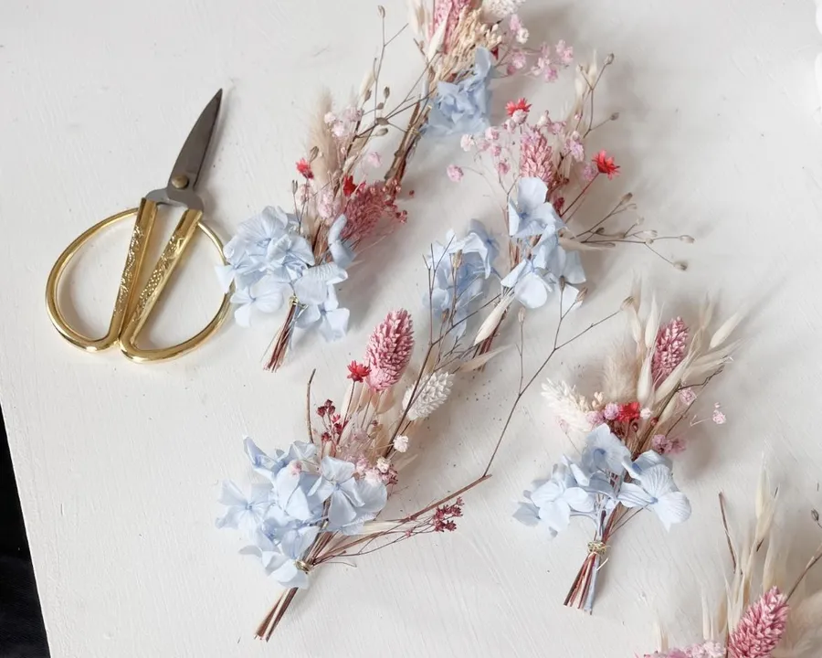 Créez votre miroir décoratif en fleurs séchées avec Amandine - Image n°1 - Wecandoo