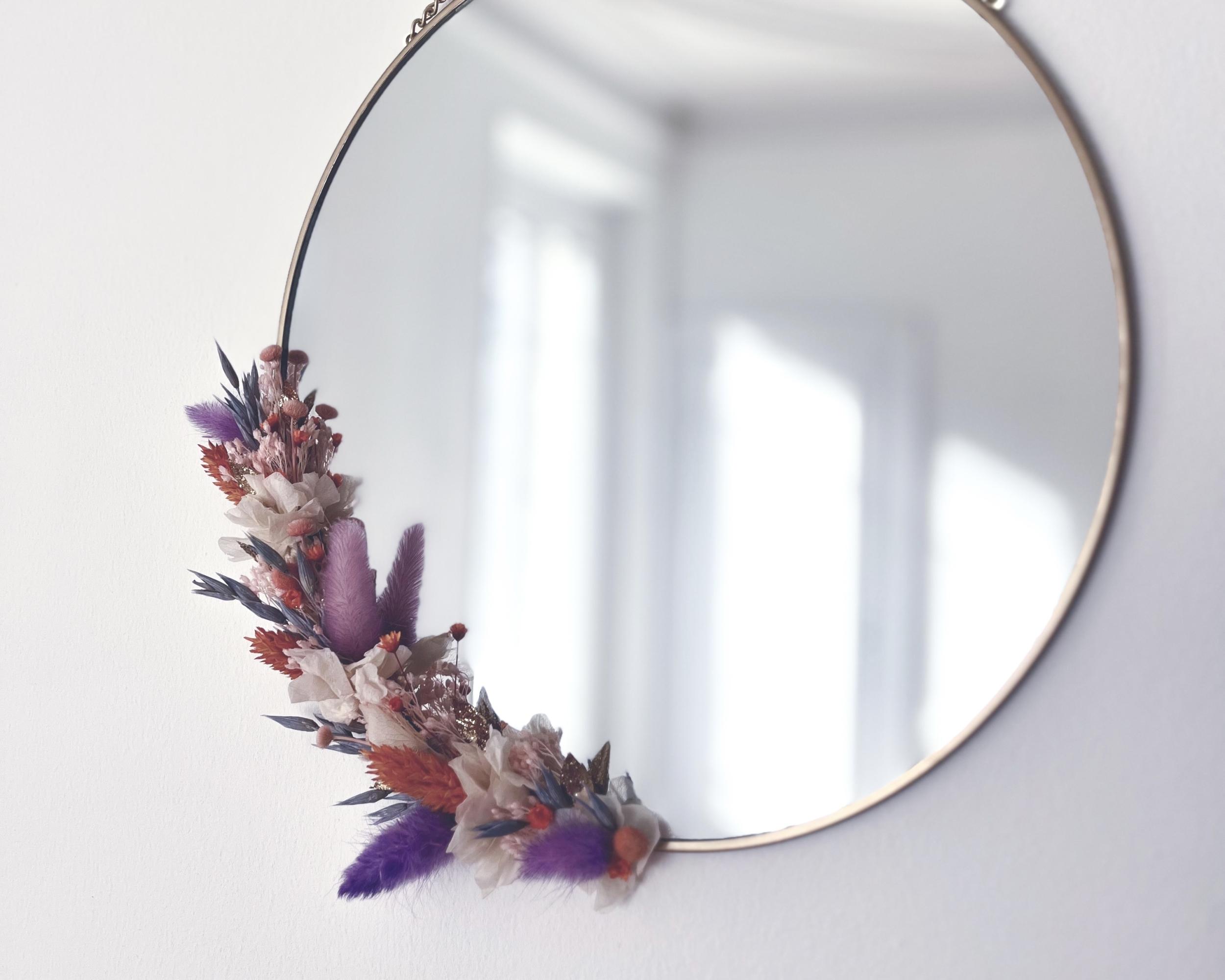 Créez votre miroir décoratif en fleurs séchées avec Amandine - Image n°6 - Wecandoo