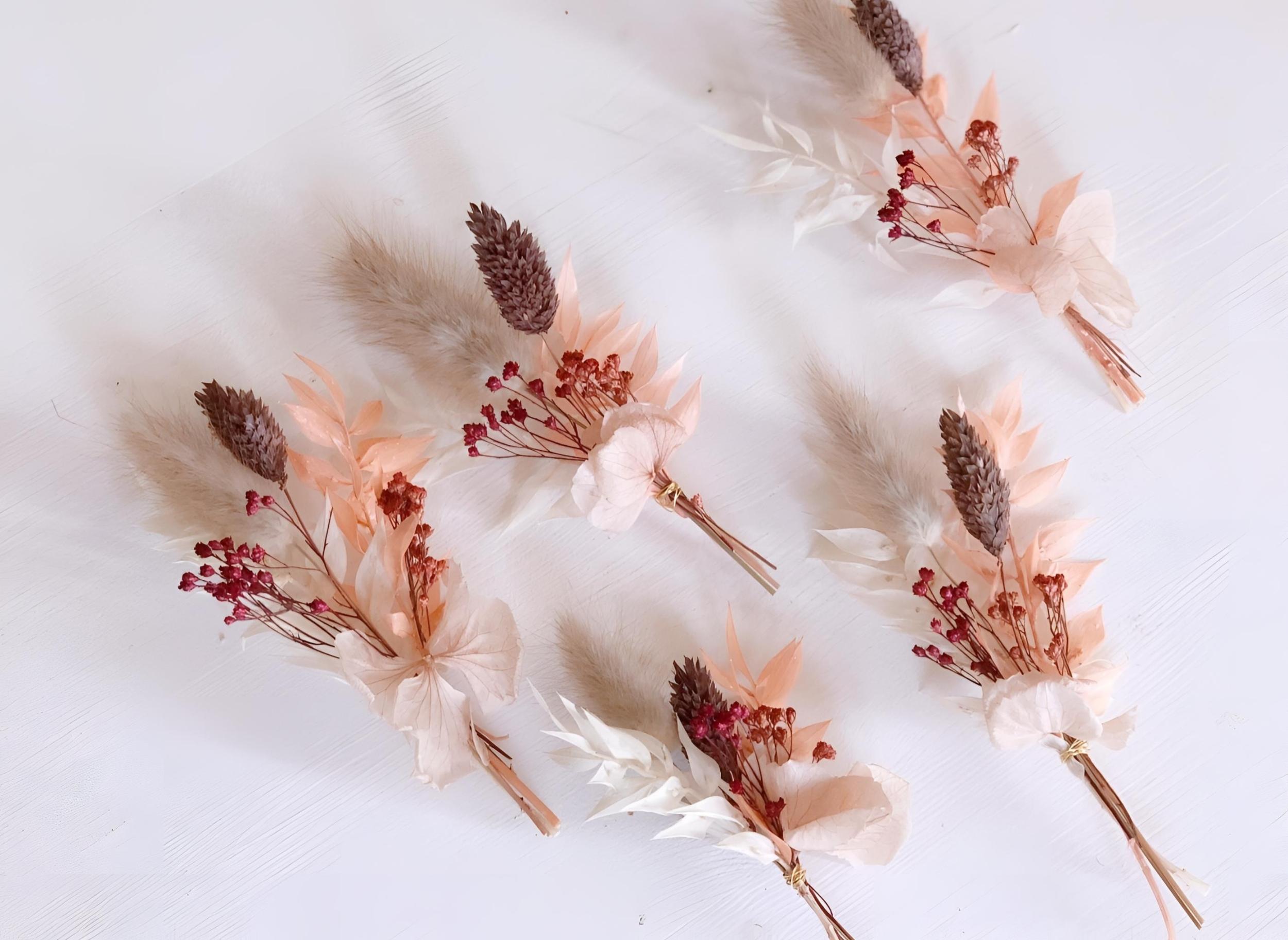 Créez votre miroir décoratif en fleurs séchées avec Amandine - Image n°4 - Wecandoo