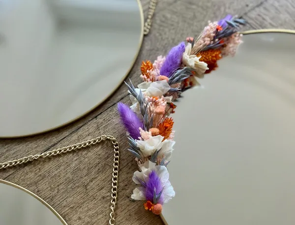 Créez votre miroir décoratif en fleurs séchées avec Amandine - Image n°3 - Wecandoo