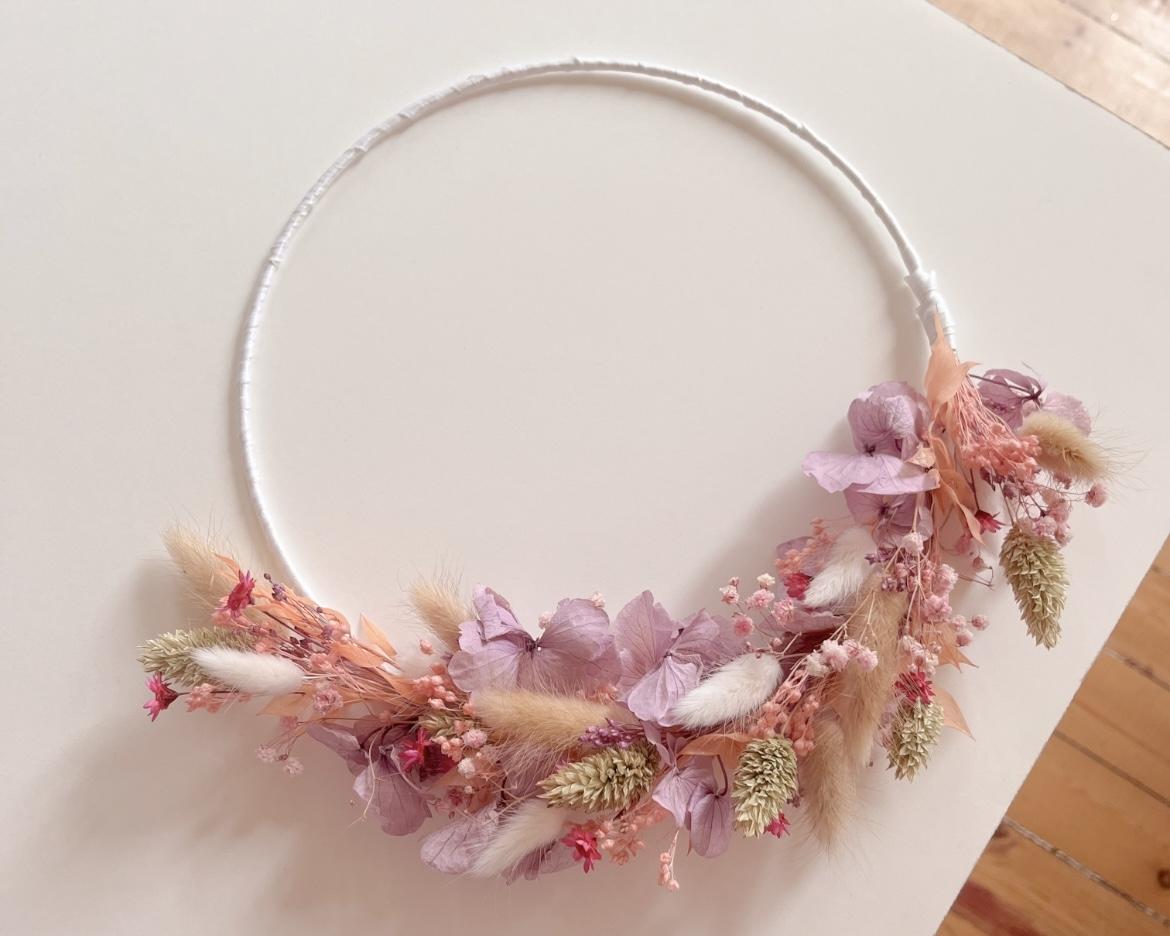 Réalisez votre couronne de fleurs séchées avec Amandine - Image n°6 - Wecandoo