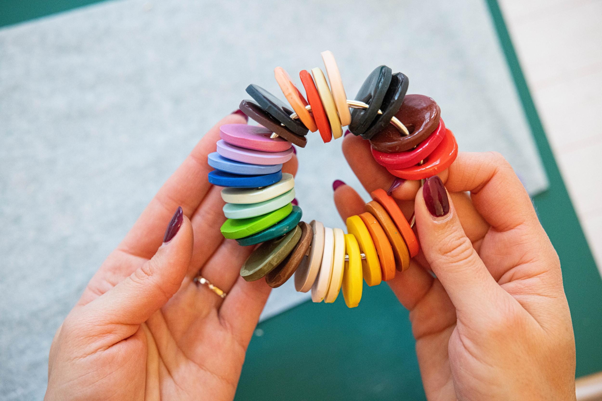 Créez vos set de paires de boucles avec Mona - Image n°8 - Wecandoo