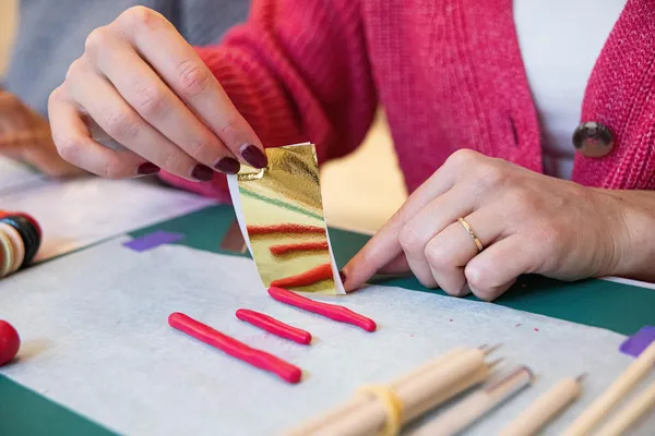 Créez vos set de paires de boucles avec Mona - Image n°2 - Wecandoo