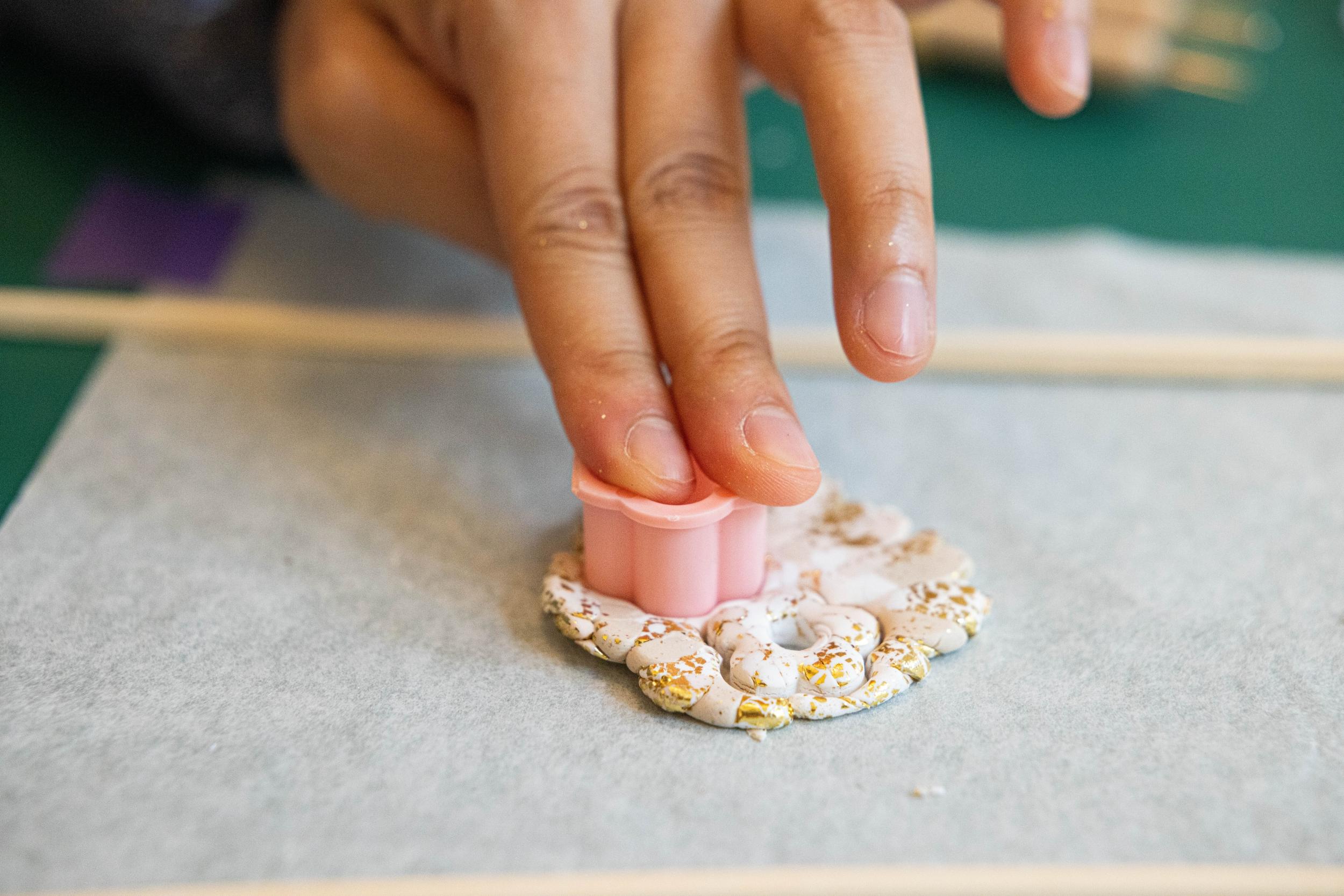 Créez vos set de paires de boucles avec Mona - Image n°10 - Wecandoo