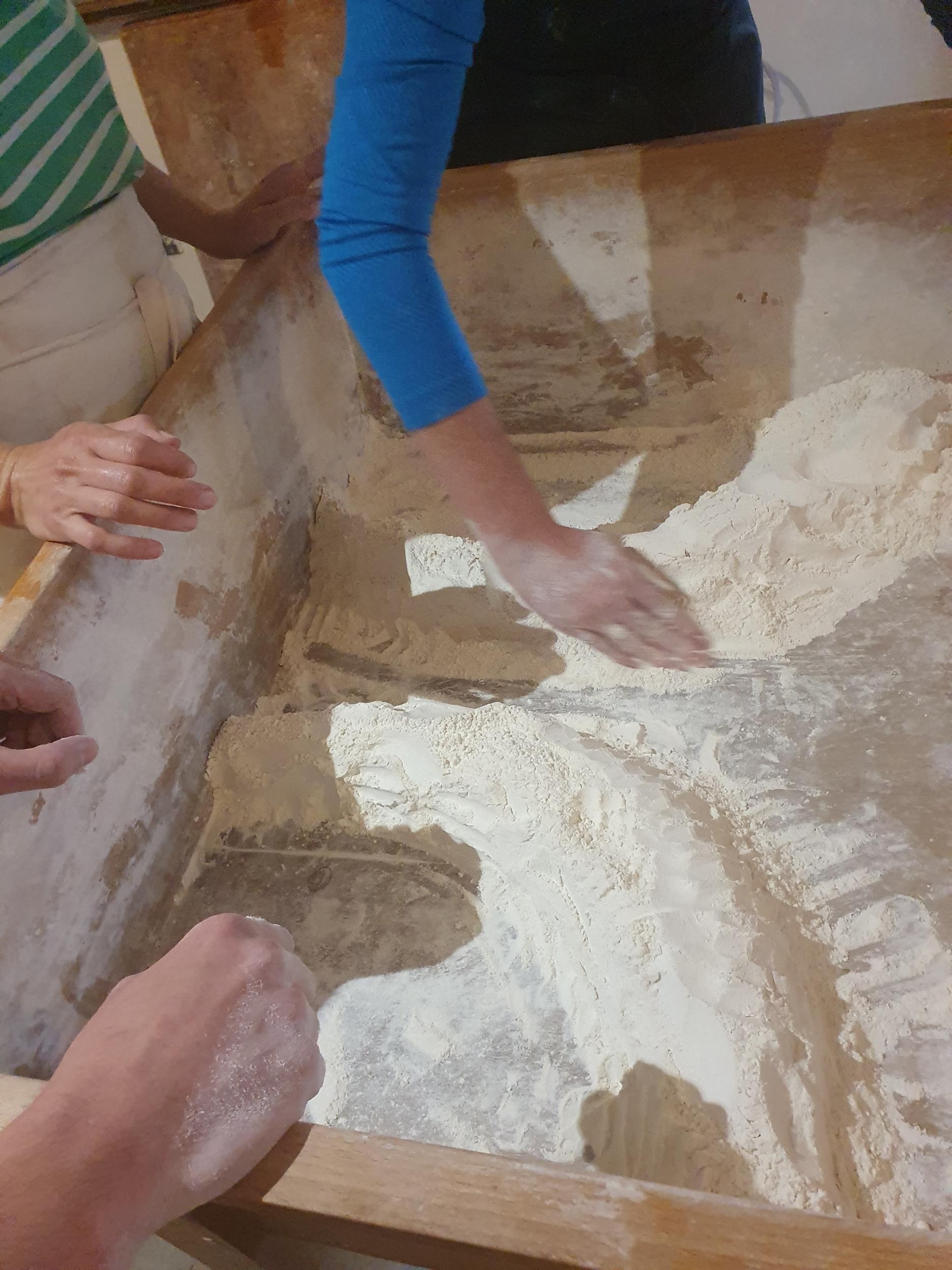 Devenez paysan-boulanger le temps d'une journée et fabriquez vos pains au levain - Image n°11 - Wecandoo