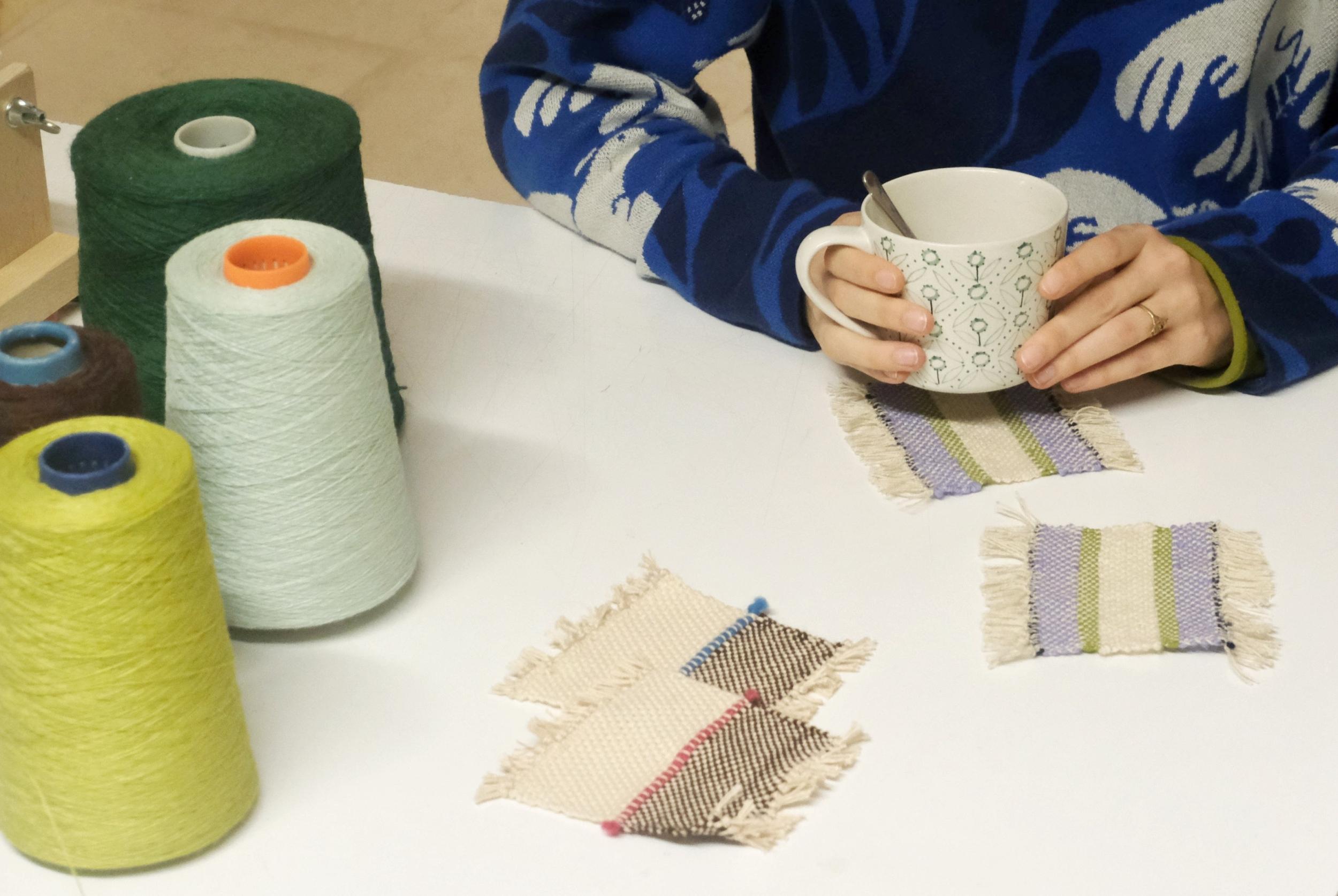 Tissez votre set de dessous de verre avec Coline et Maude - Image n°4 - Wecandoo