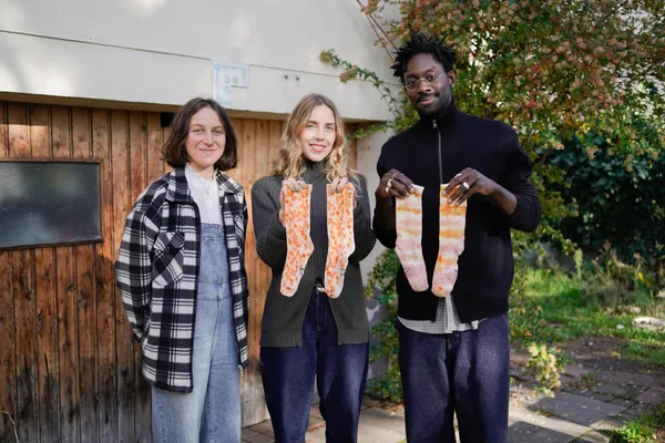 Réalisez votre paire de chaussettes à l'aide d'une teinture végétale avec Marie - Image n°5 - Wecandoo