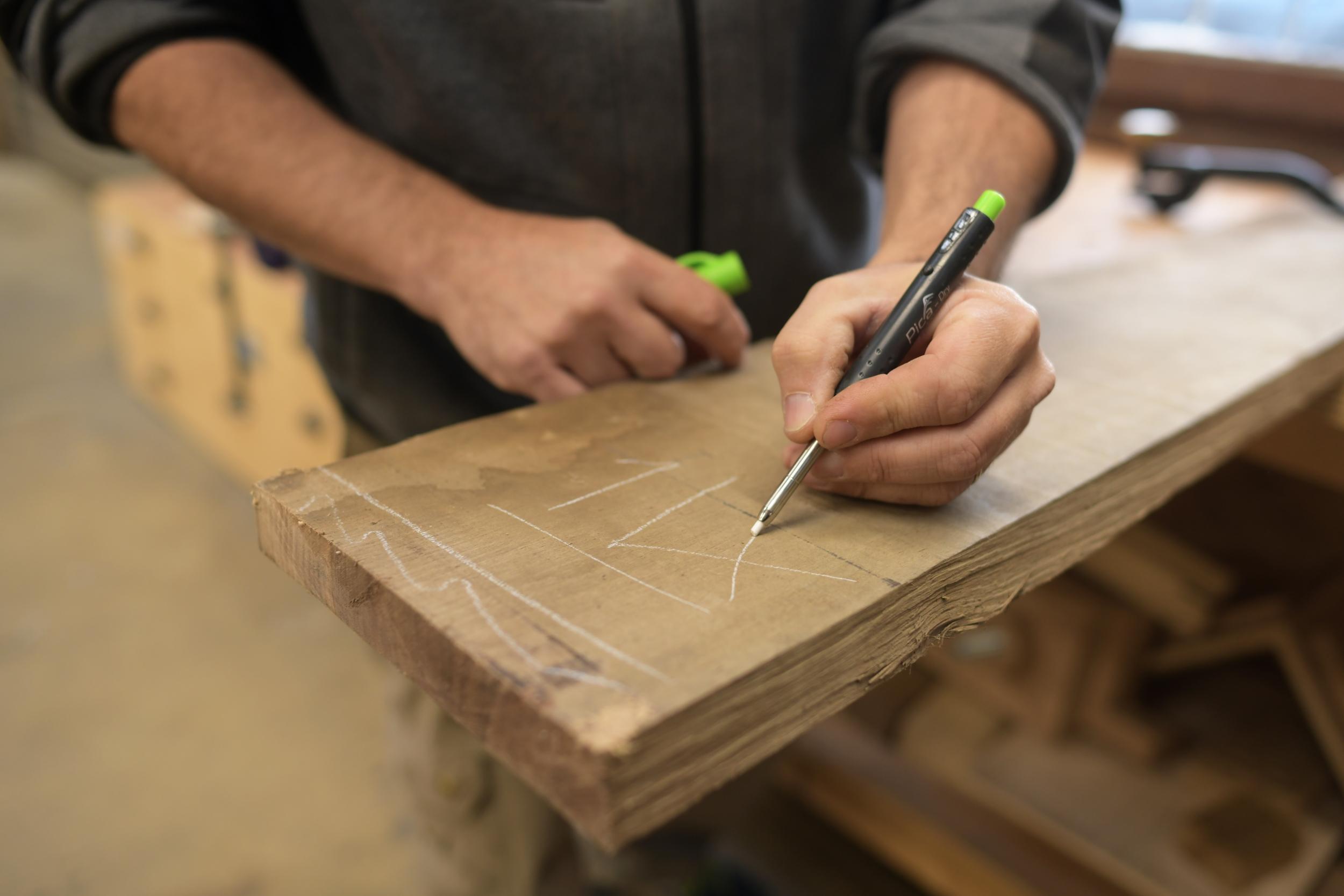 Fabriquez votre lampe en bois local au design épuré avec Jean-Baptiste - Image n°2 - Wecandoo