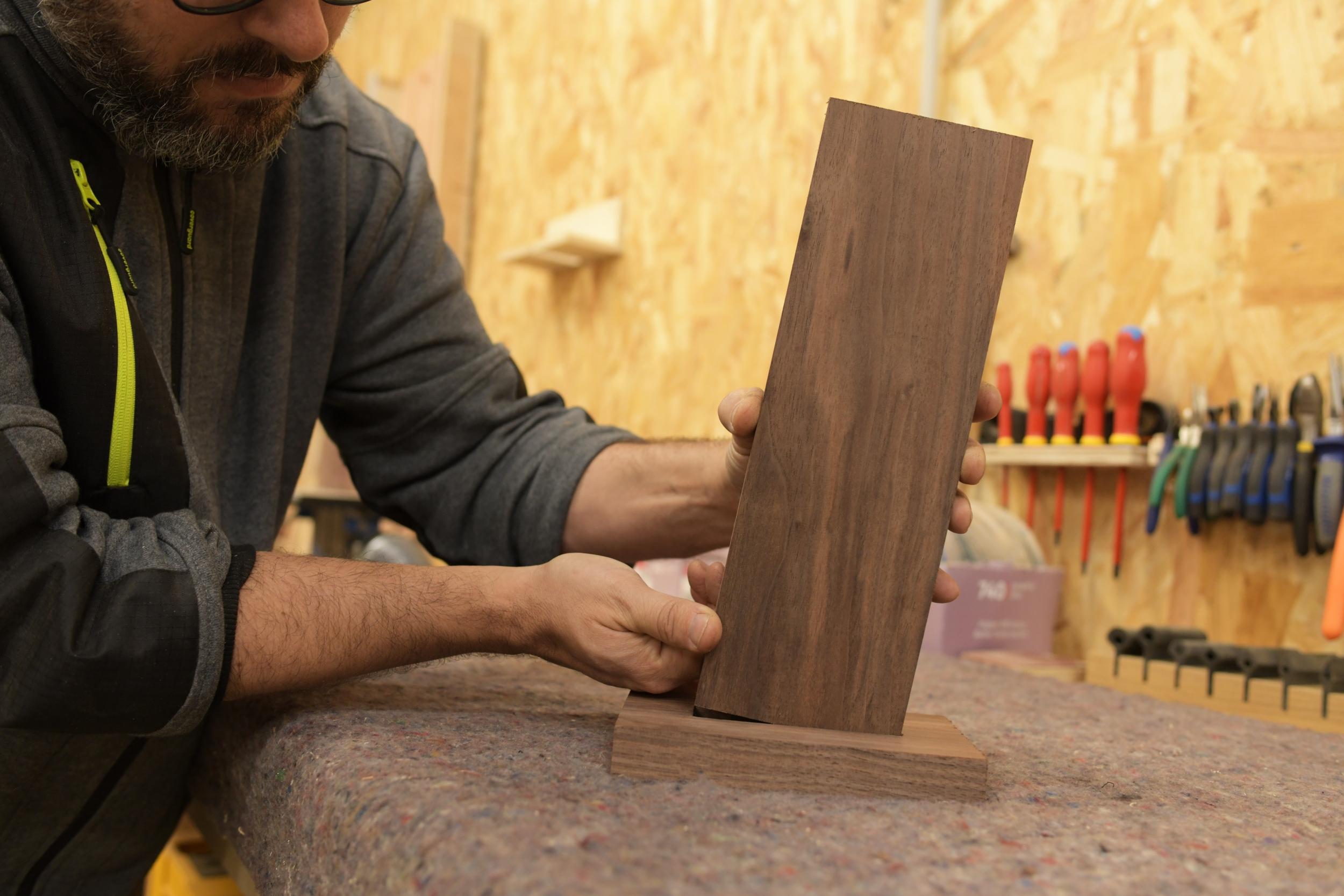 Fabriquez votre lampe en bois local