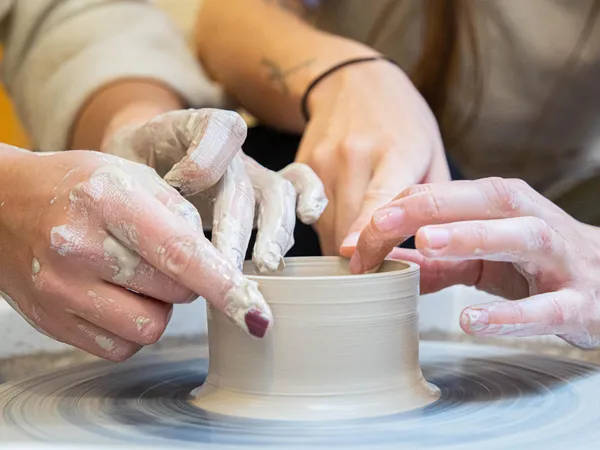 Initiez-vous au tour avec Camille et Claudia - Image n°2 - Wecandoo