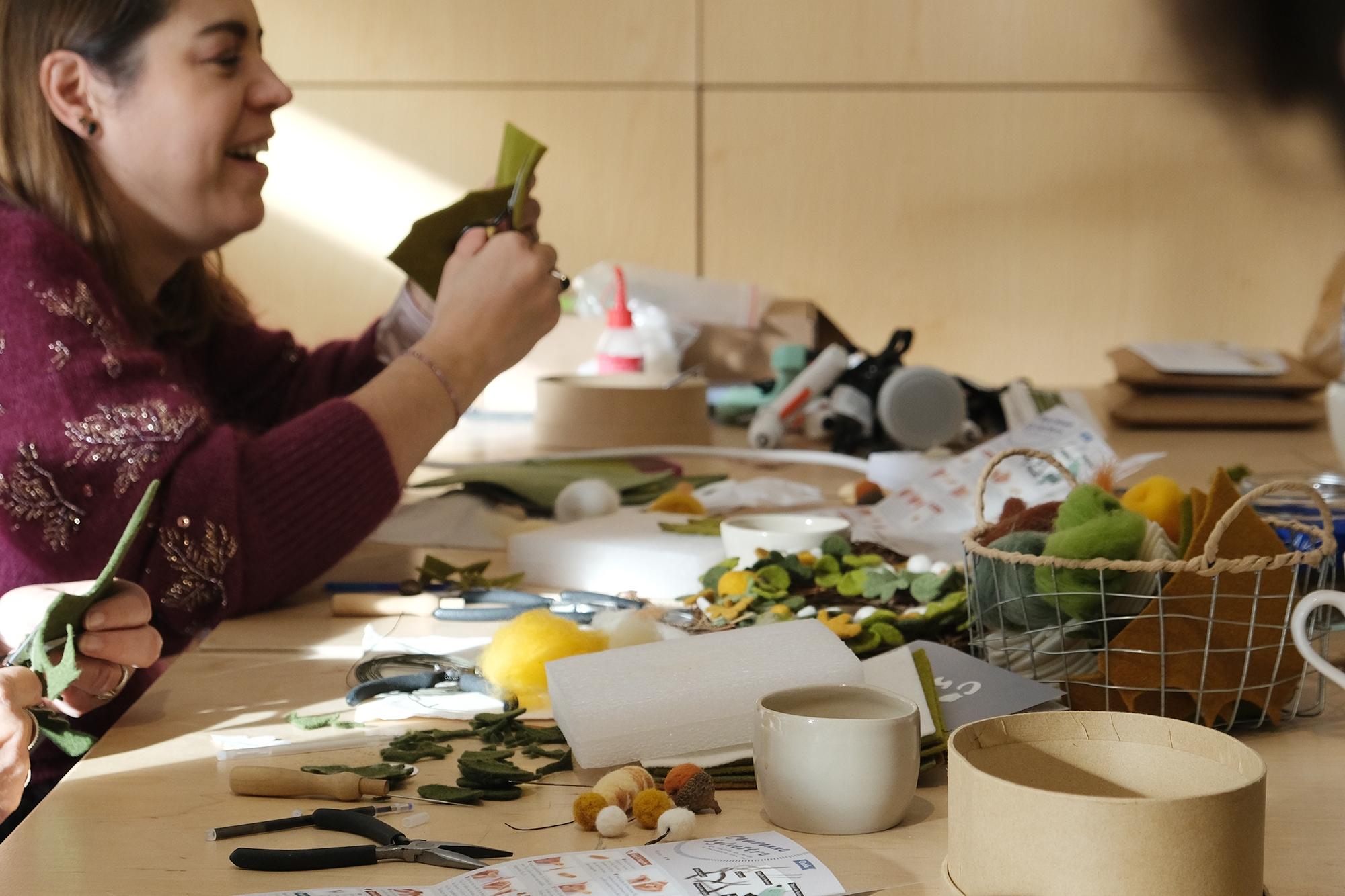 Feutrez votre couronne saisonnière avec Yu-Ching - Image n°7 - Wecandoo