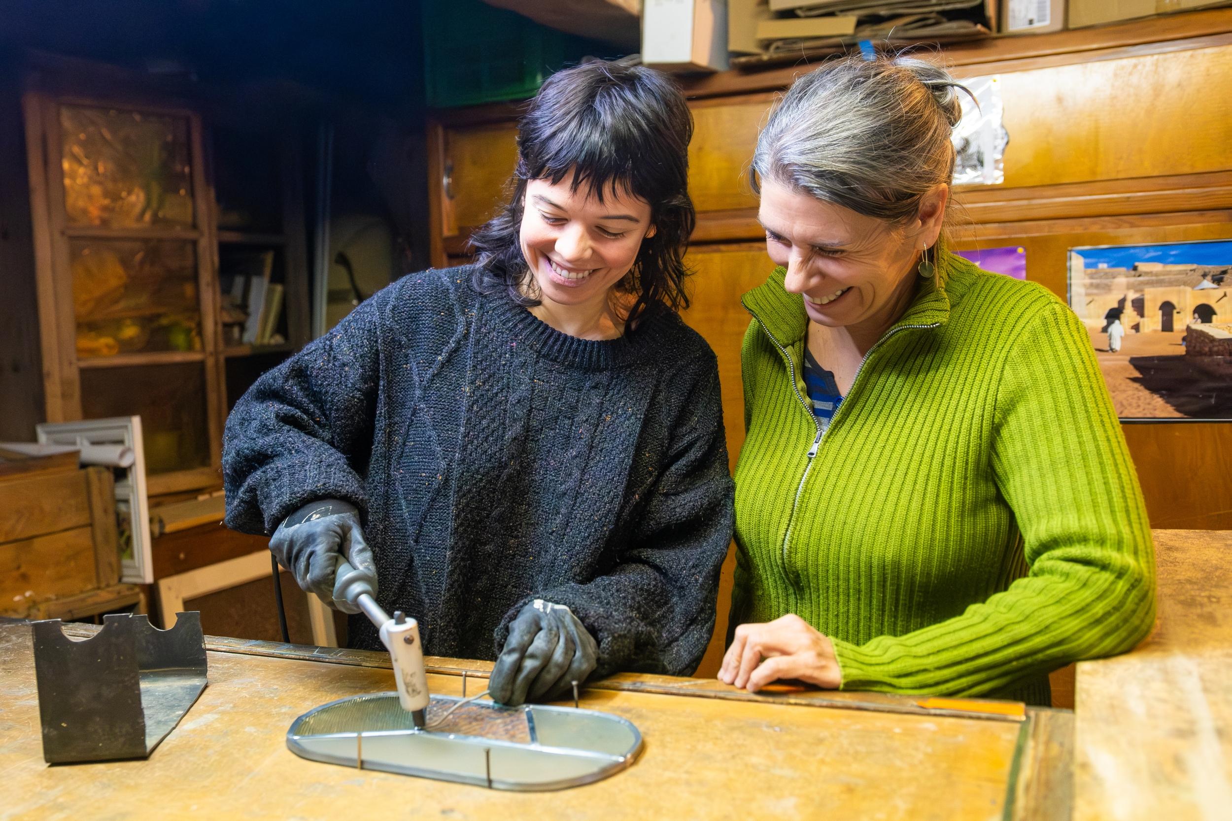 Découvrez la technique du vitrail sur une journée avec Corinne - Image n°2 - Wecandoo