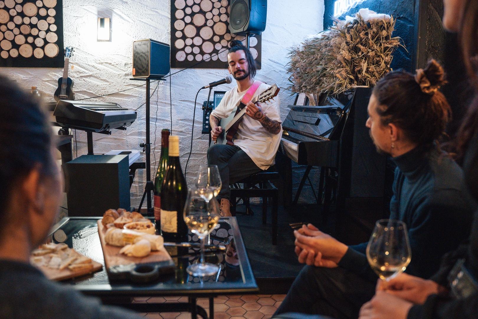 Découvrez les accords vins et fromages avec Brian - Image n°4 - Wecandoo