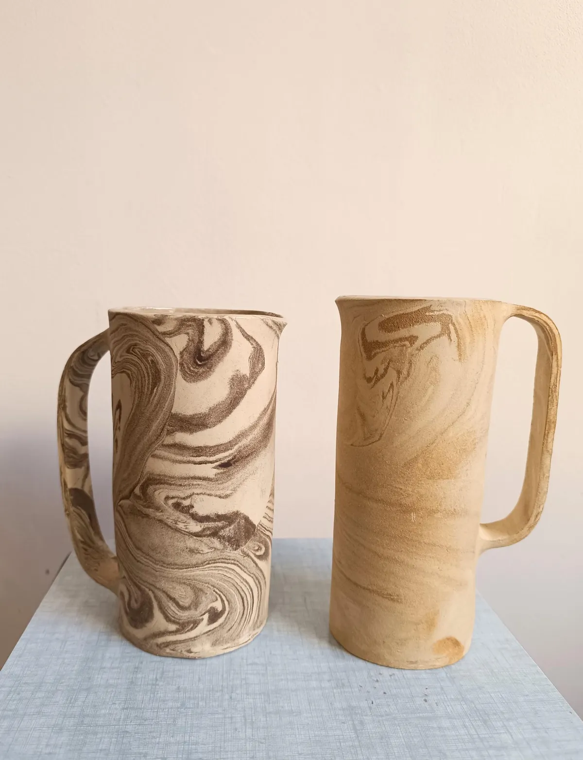 Modelez votre carafe en terre mêlée