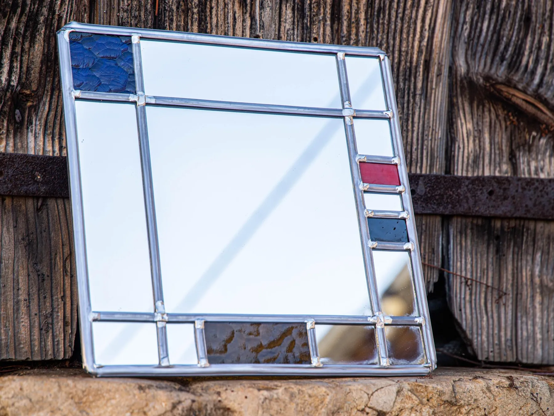 Réalisez votre miroir en vitrail traditionnel au plomb sur une journée avec Cécile - Image n°2 - Wecandoo