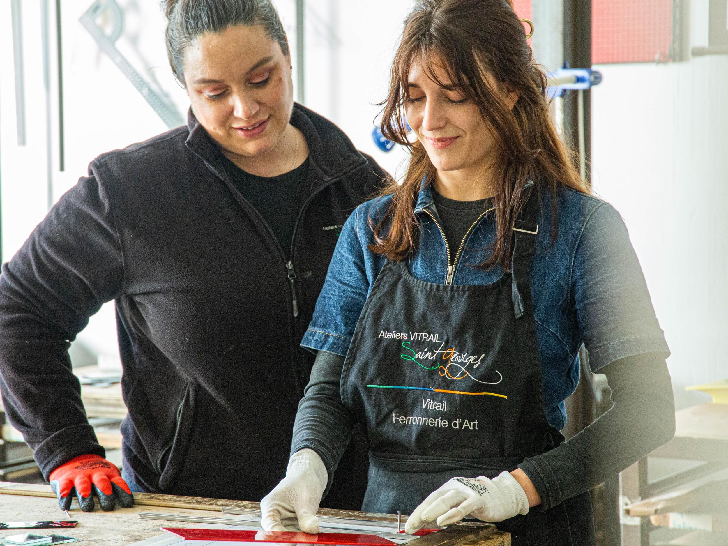 Réalisez votre miroir en vitrail traditionnel au plomb sur une journée avec Cécile - Image n°5 - Wecandoo