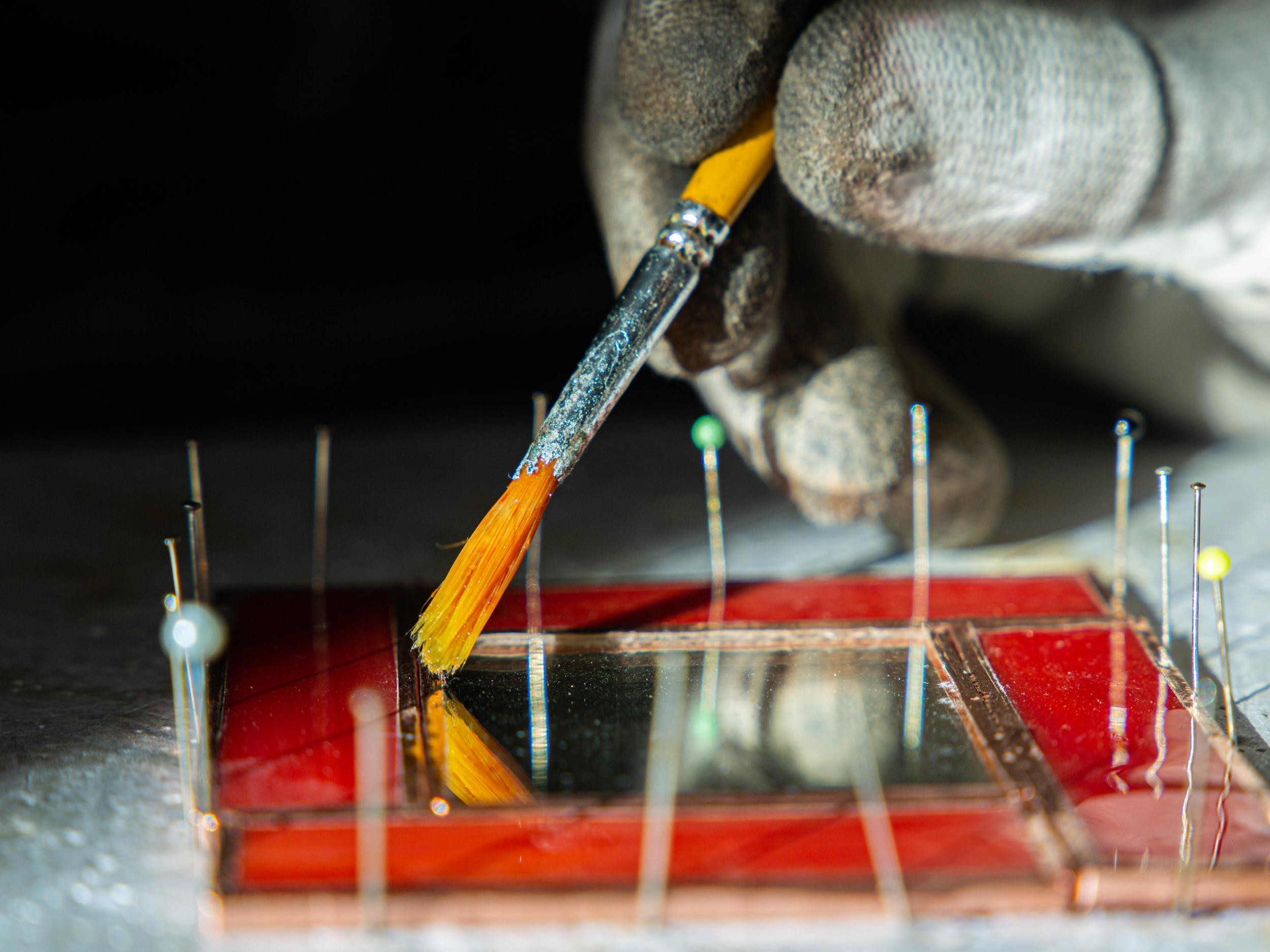 Réalisez votre miroir en vitrail traditionnel au plomb sur une journée avec Cécile - Image n°3 - Wecandoo