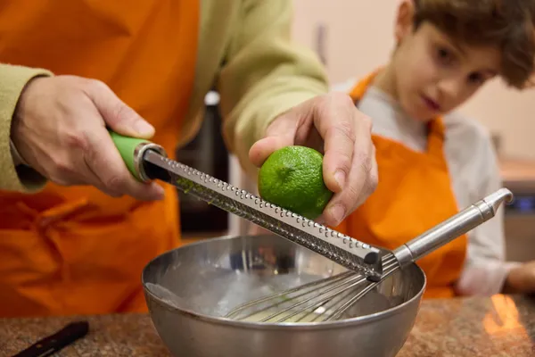 Réalisez des pâtisseries en duo avec votre enfant, accompagnés par Déborah - Image n°2 - Wecandoo