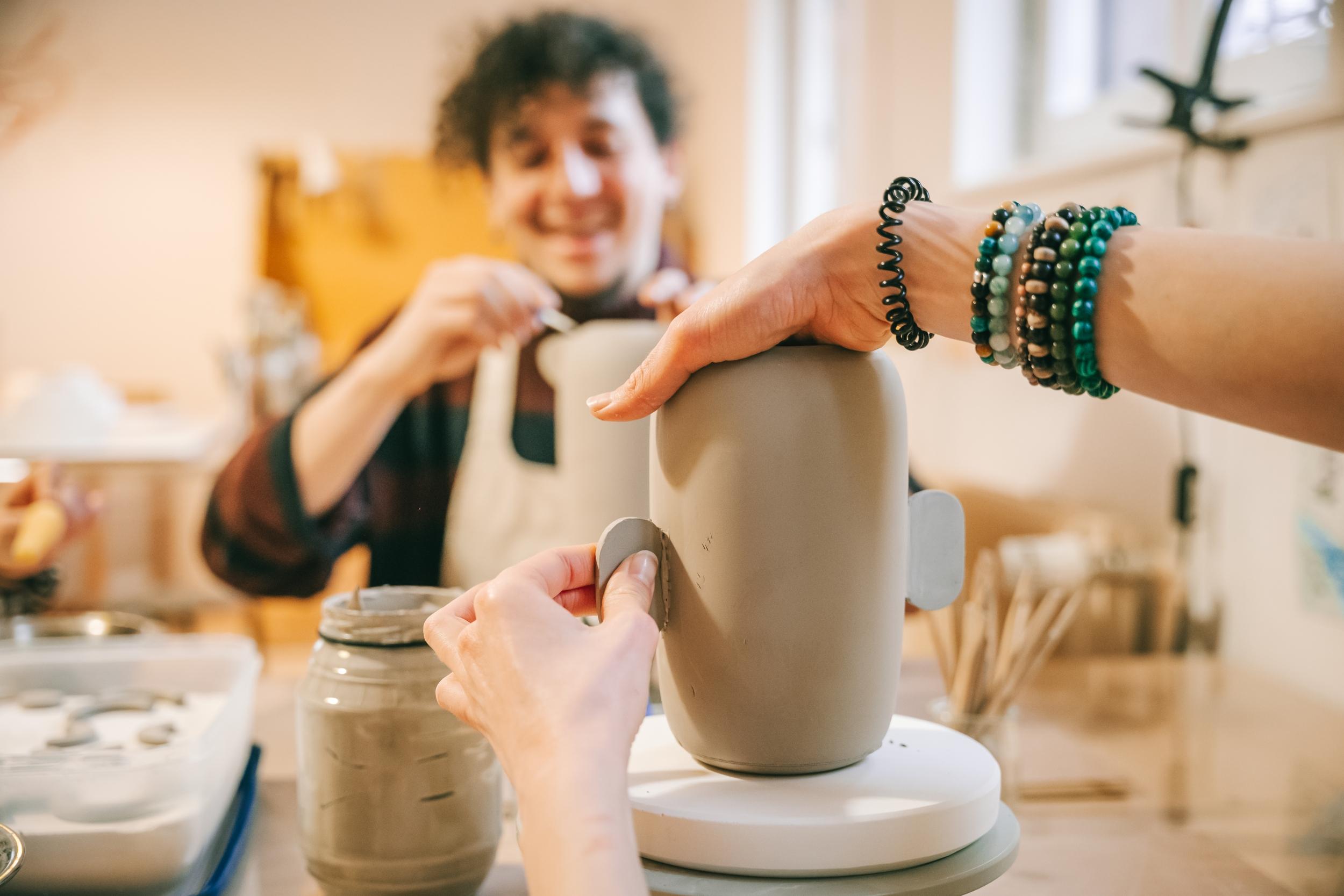 Coulez votre vase en céramique