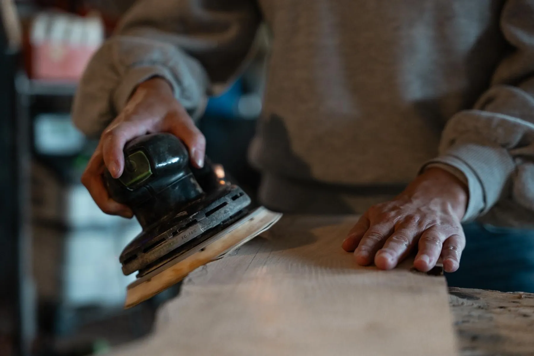 Réalisez votre table basse design en résine époxy avec Anael - 2J - Image n°2 - Wecandoo