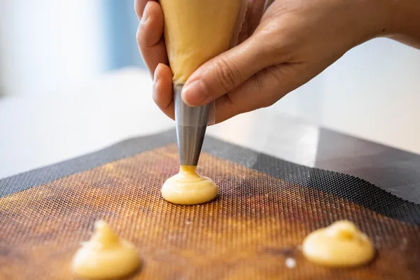 Réalisez des mignardises pâtissières avec Nassira - Image n°1 - Wecandoo