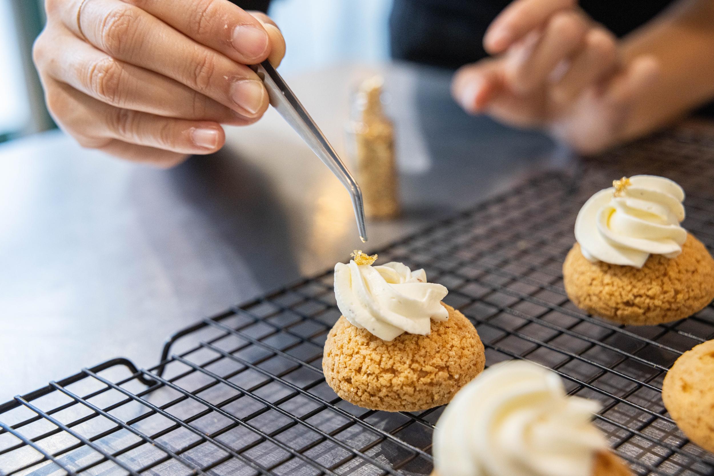 Réalisez des mignardises pâtissières avec Nassira - Image n°7 - Wecandoo