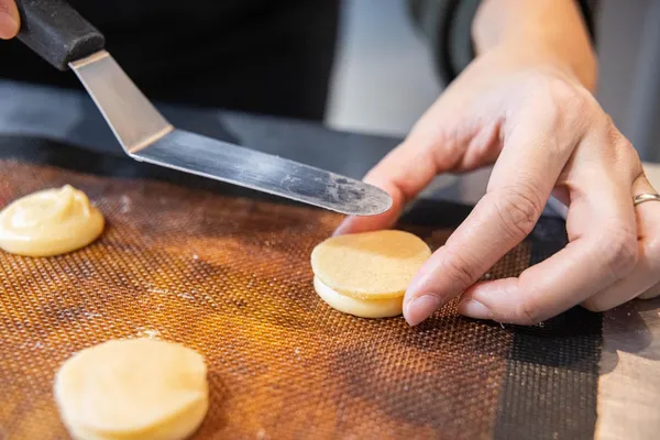 Réalisez des mignardises pâtissières avec Nassira - Image n°3 - Wecandoo