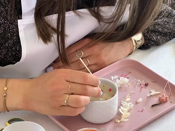 Réalisez votre bougie fleurie