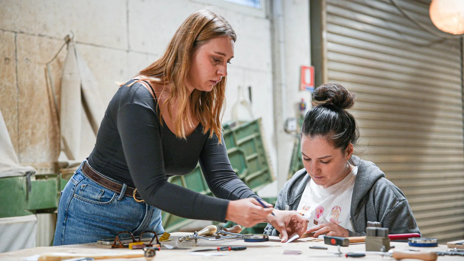 Réalisez votre collier avec un pendentif en argent ou en laiton doré avec Pauline - Image n°1 - Wecandoo