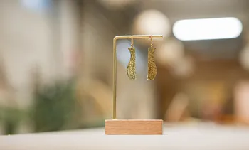 Réalisez vos boucles d'oreilles en laiton brut doré