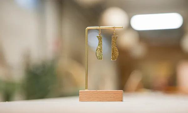Réalisez vos boucles d'oreilles en laiton brut doré