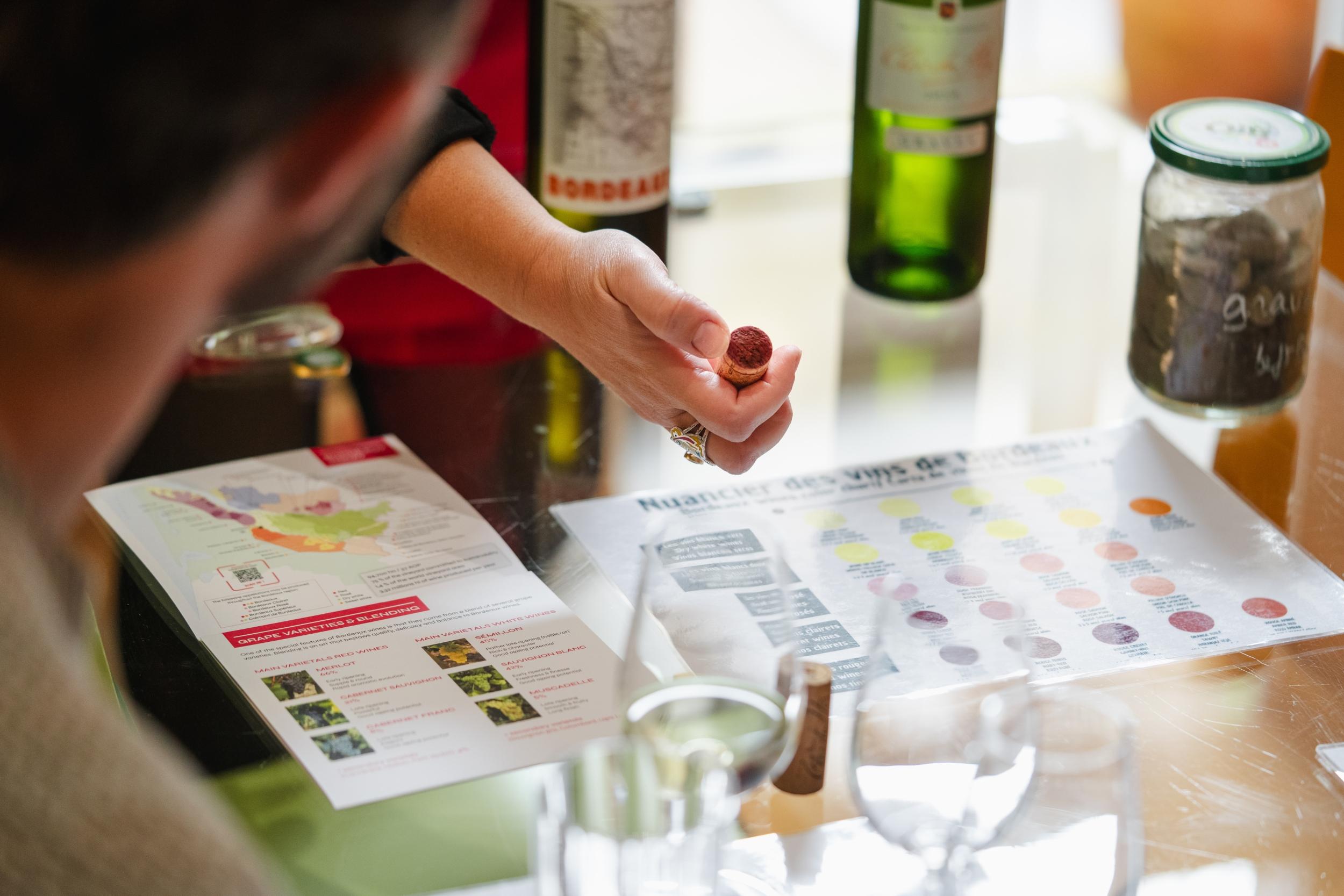 Apprenez à marier vin, fromage et chacuterie avec Cécilia et son équipe - Image n°9 - Wecandoo